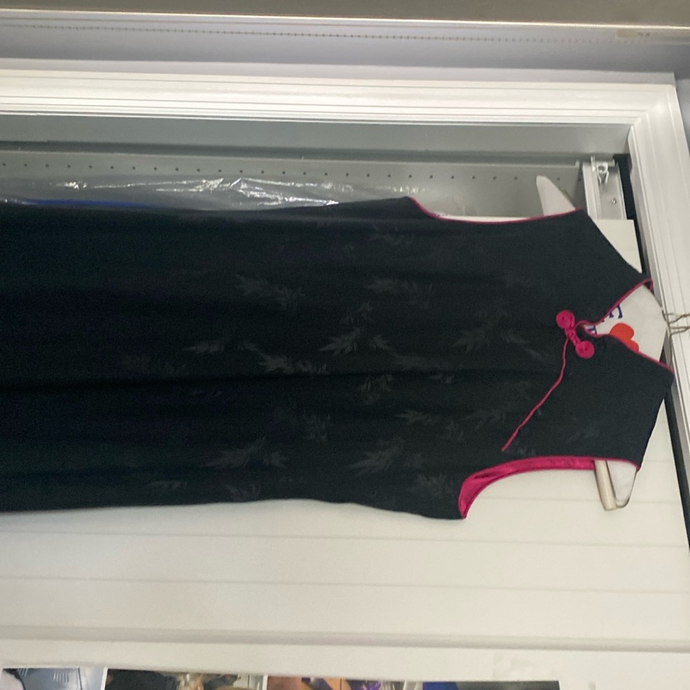 Sue Wong vintage  silk  dress. Soooo beautiful!! The pattern is subtle and so cl